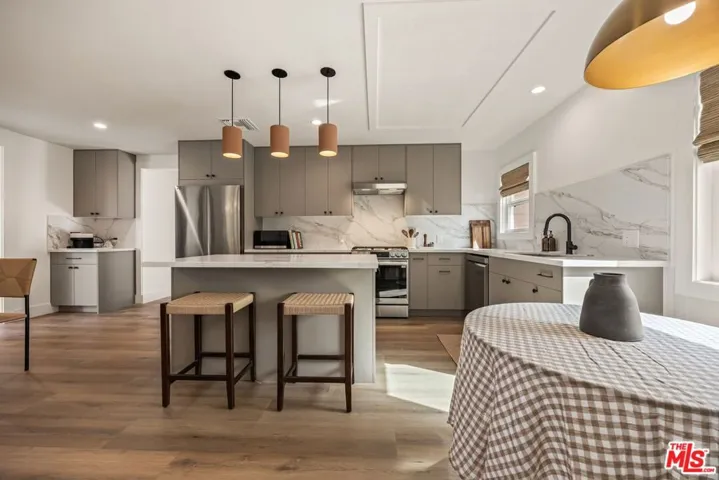 107 Alto Drive, Oak View, California 93022