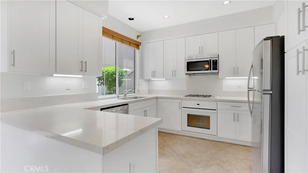 12944 Maxwell Drive, Tustin, California 92782 — photo 4