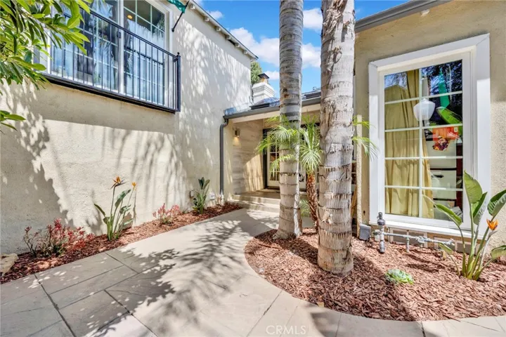 3374 Floyd, Los Angeles, California 90068