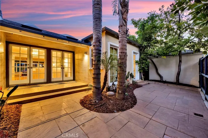 3374 Floyd, Los Angeles, California 90068