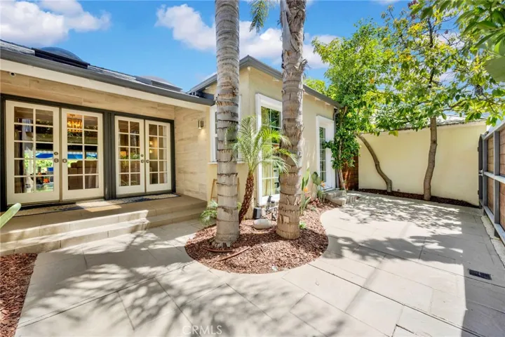 3374 Floyd, Los Angeles, California 90068