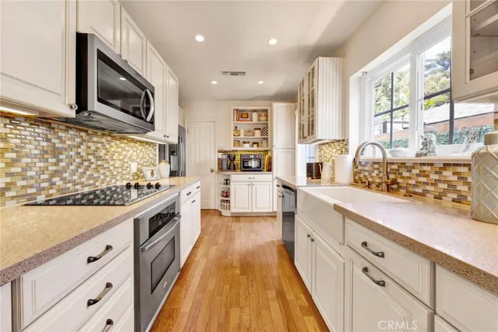 3374 Floyd, Los Angeles, California 90068