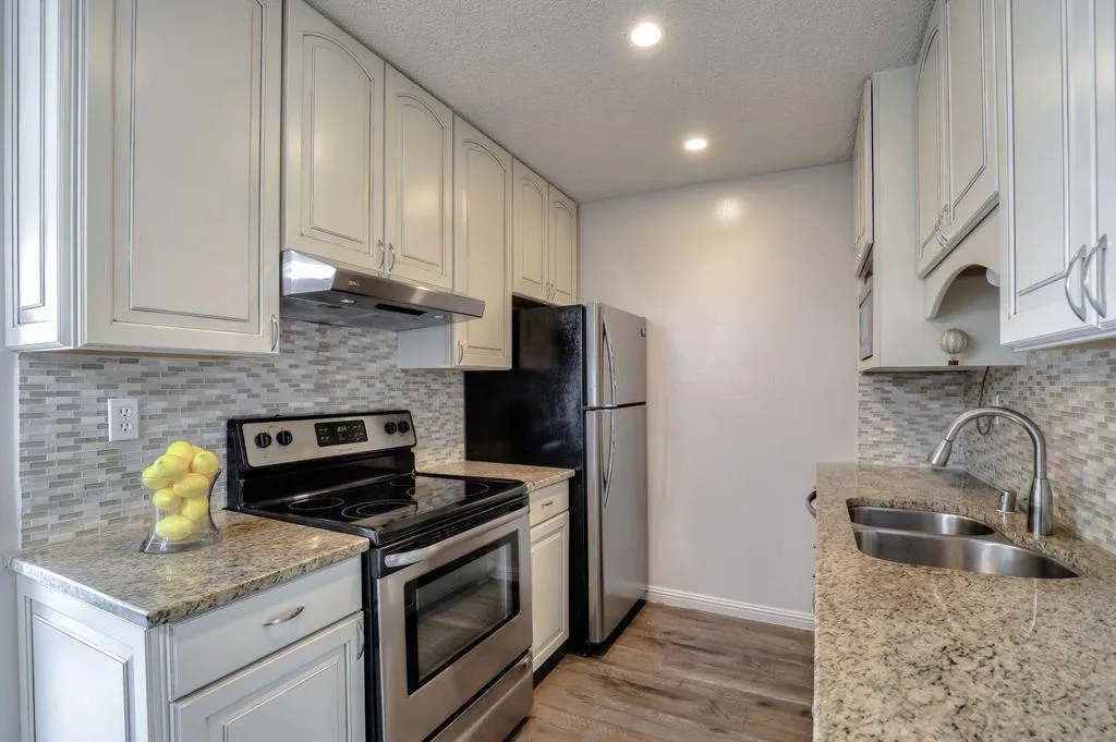 1681 Alvarado Ave