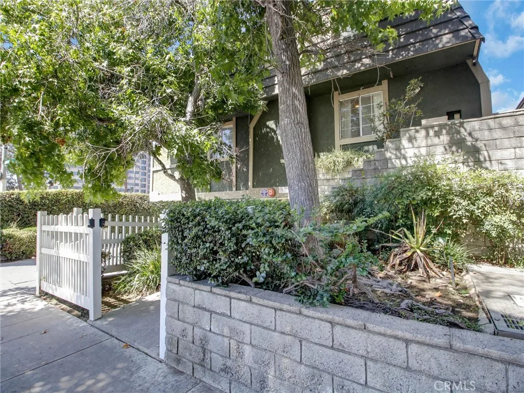 379 N Mentor Ave