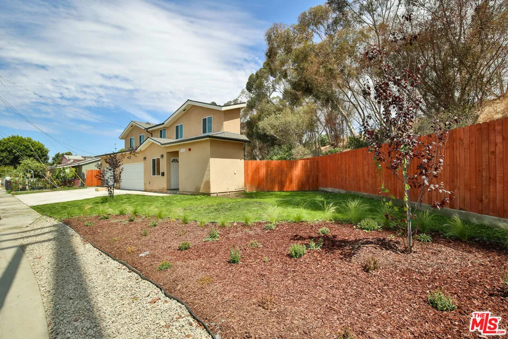 5517 - 5519 Lavinia Avenue, Lynwood, California 90262 — photo 4