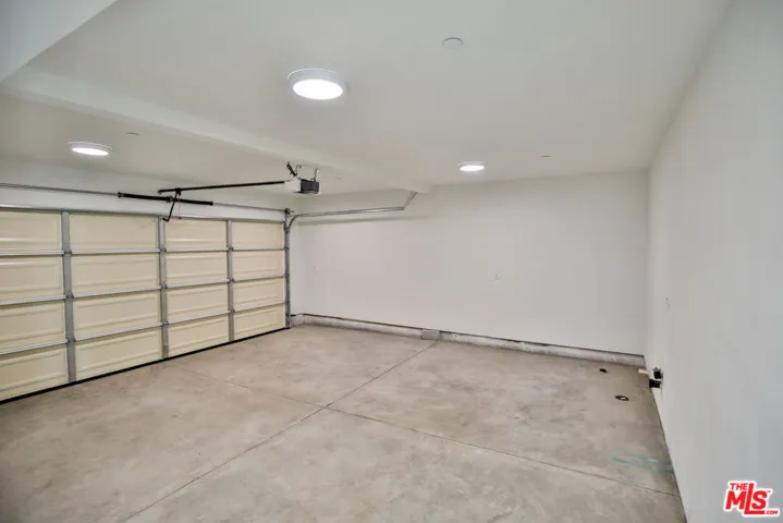 5517 – 5519 Lavinia Avenue, Lynwood, California 90262
