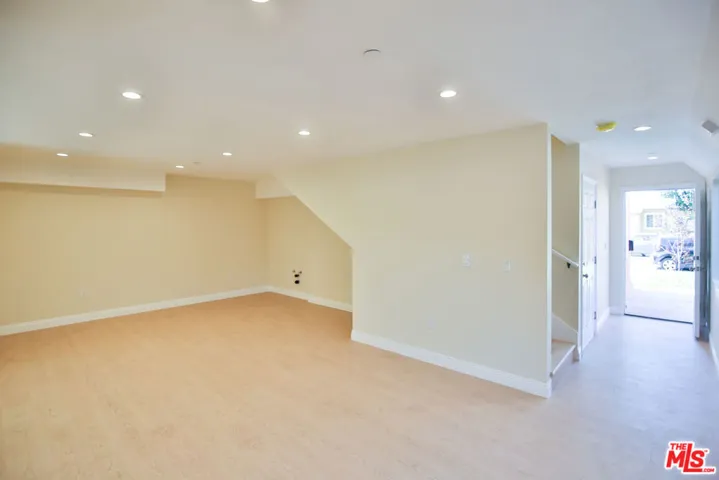 5517 – 5519 Lavinia Avenue, Lynwood, California 90262