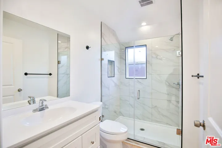 5517 – 5519 Lavinia Avenue, Lynwood, California 90262
