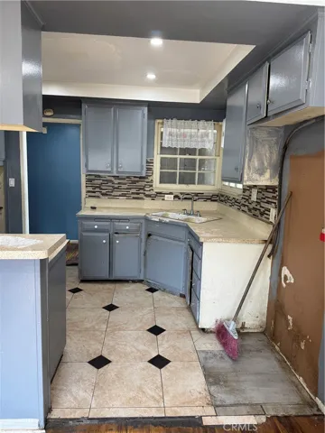 More kitchen