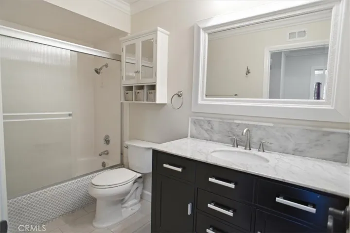 upstairs full bathroom