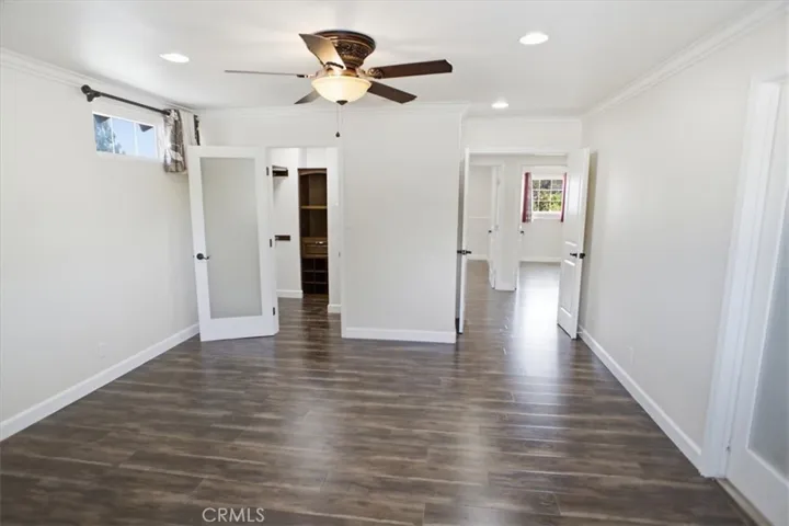 primary bedroom to walk in closet