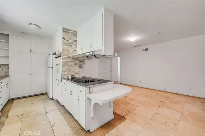 19122 Chase Street, Northridge, California 91324