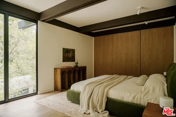 5649 Valley Oak Drive, Los Angeles, California 90068