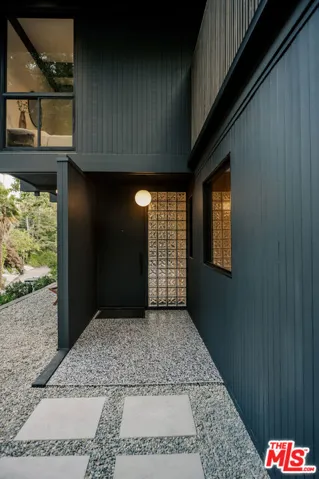 5649 Valley Oak Drive, Los Angeles, California 90068