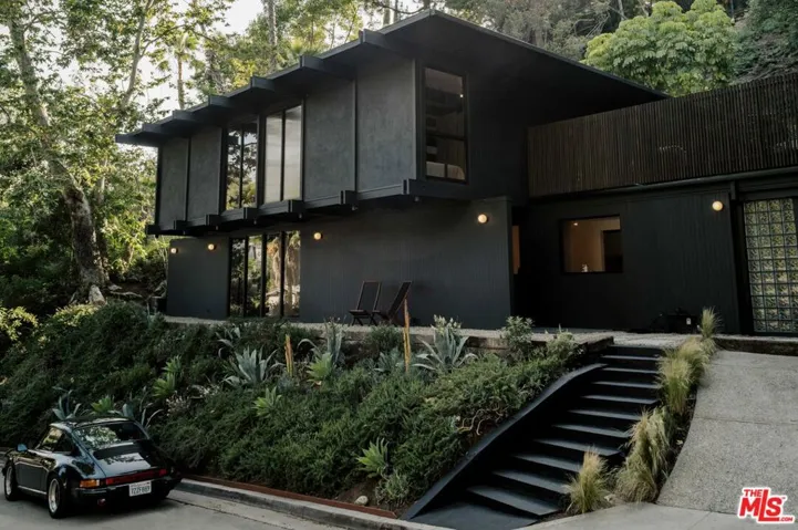 5649 Valley Oak Drive, Los Angeles, California 90068