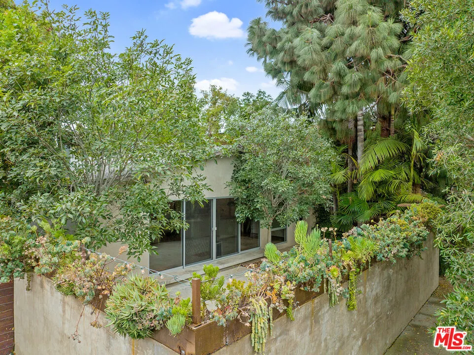 625 Santa Clara Ave