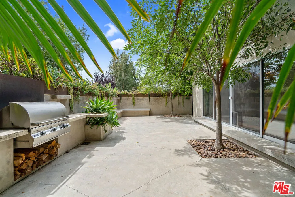 625 Santa Clara Avenue, Venice, California 90291 — photo 4