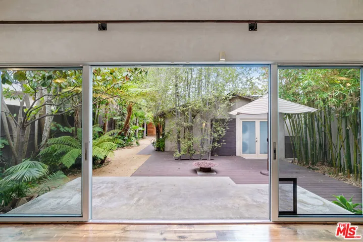 625 Santa Clara Avenue, Venice, California 90291