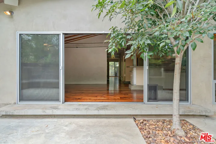 625 Santa Clara Avenue, Venice, California 90291
