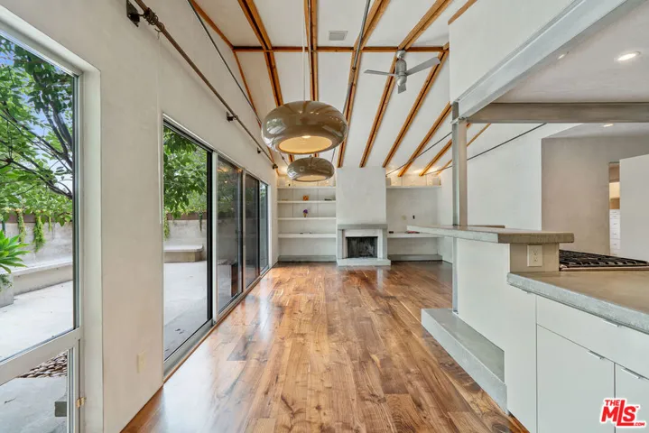 625 Santa Clara Avenue, Venice, California 90291