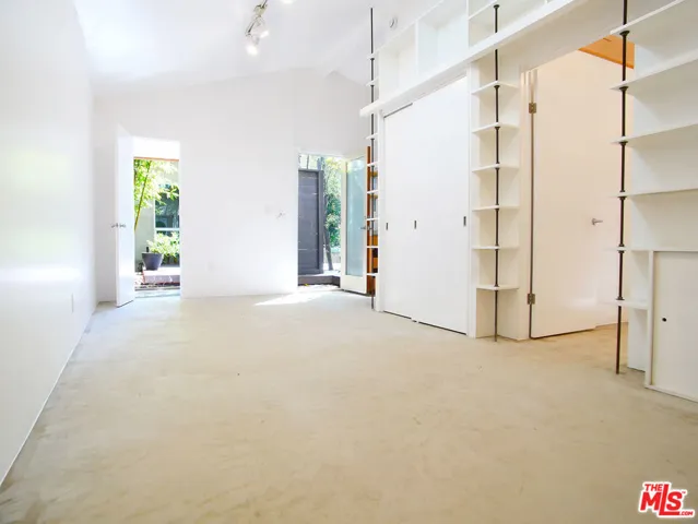 625 Santa Clara Avenue, Venice, California 90291
