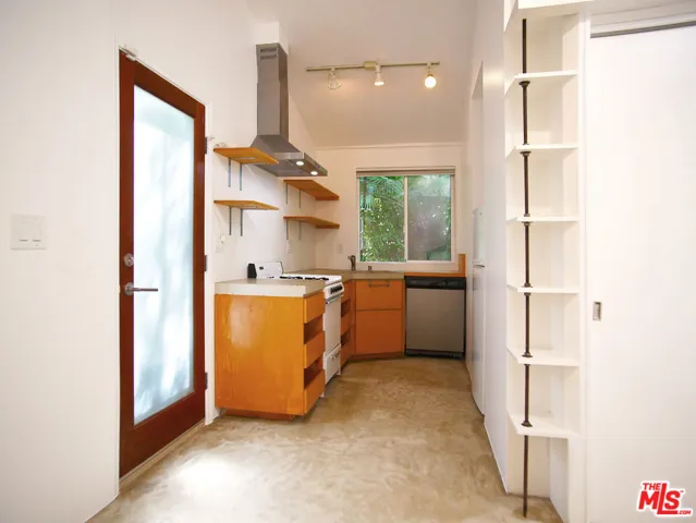 625 Santa Clara Avenue, Venice, California 90291
