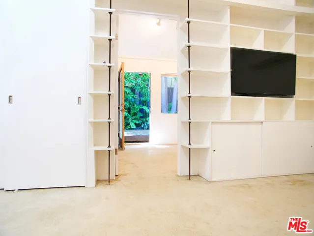 625 Santa Clara Avenue, Venice, California 90291