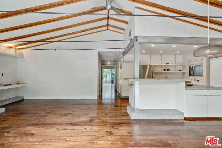 625 Santa Clara Avenue, Venice, California 90291