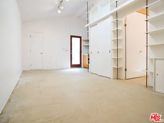 625 Santa Clara Avenue, Venice, California 90291