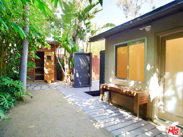 625 Santa Clara Avenue, Venice, California 90291