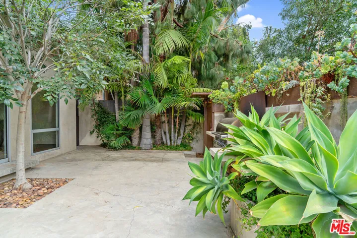 625 Santa Clara Avenue, Venice, California 90291