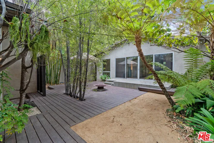 625 Santa Clara Avenue, Venice, California 90291