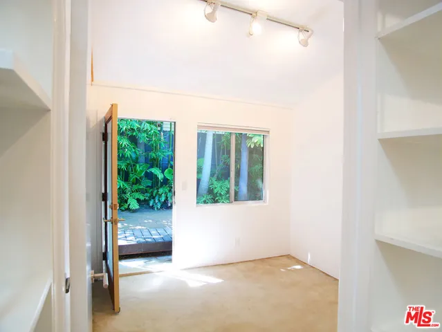 625 Santa Clara Avenue, Venice, California 90291