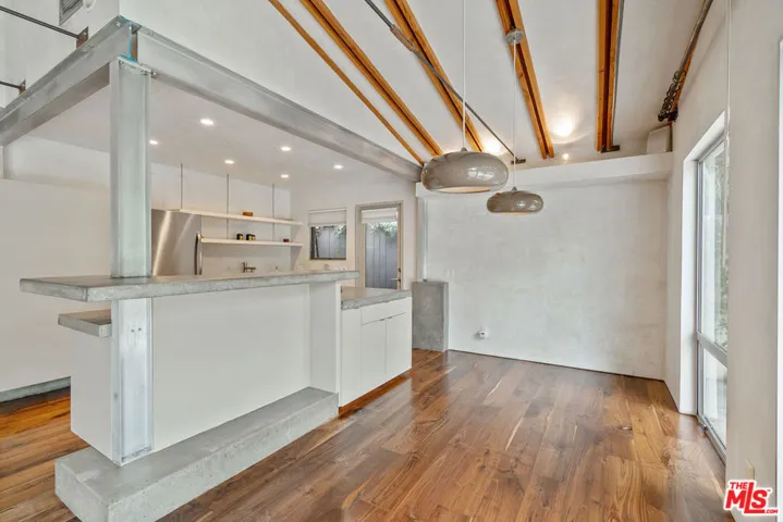 625 Santa Clara Avenue, Venice, California 90291