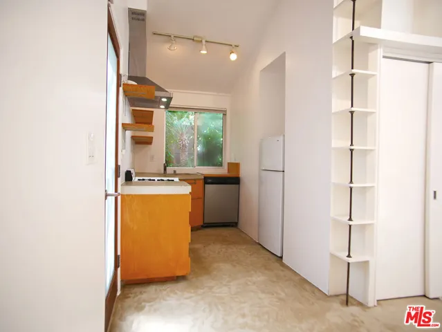 625 Santa Clara Avenue, Venice, California 90291