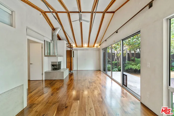 625 Santa Clara Avenue, Venice, California 90291