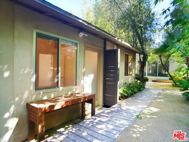 625 Santa Clara Avenue, Venice, California 90291