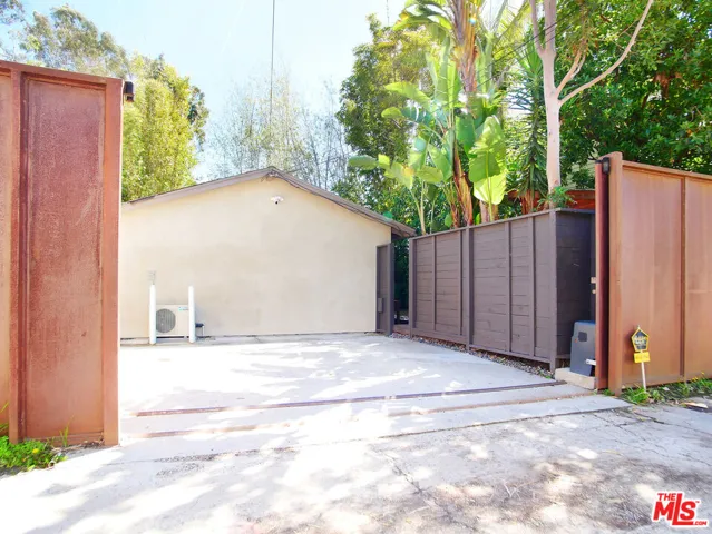 625 Santa Clara Avenue, Venice, California 90291
