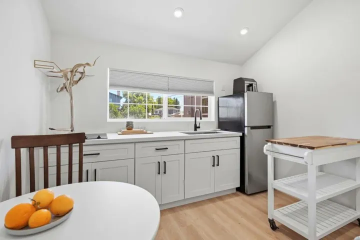 11021104 Palm Avenue, Redwood City, California 94061