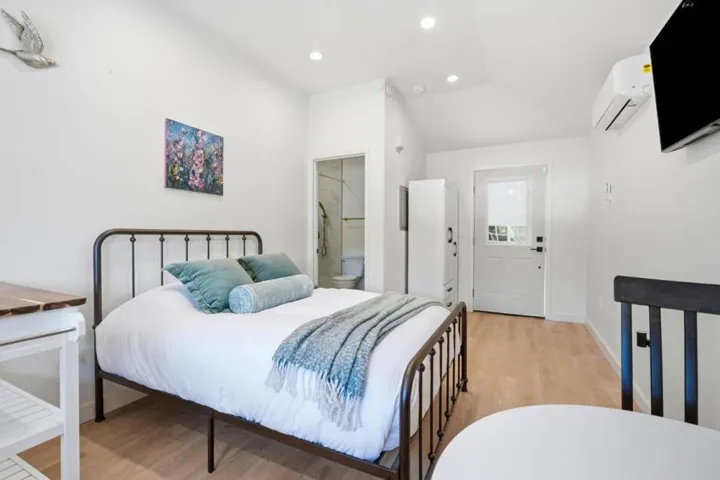 11021104 Palm Avenue, Redwood City, California 94061
