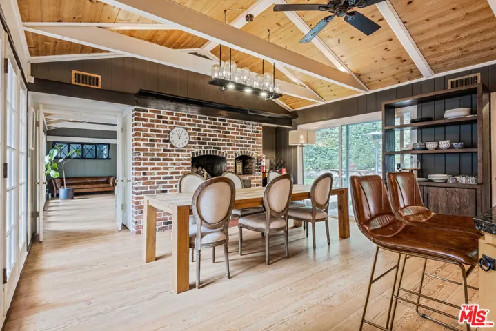 5228 Palm Drive, La Canada Flintridge, California 91011