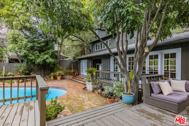 5228 Palm Drive, La Canada Flintridge, California 91011