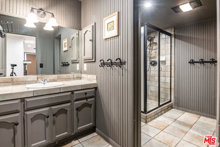 5228 Palm Drive, La Canada Flintridge, California 91011