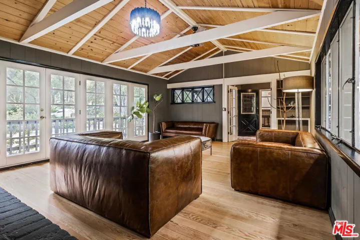 5228 Palm Drive, La Canada Flintridge, California 91011
