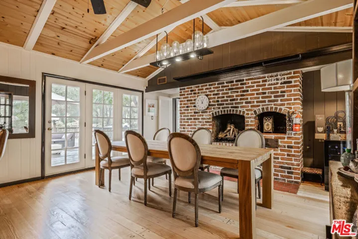 5228 Palm Drive, La Canada Flintridge, California 91011