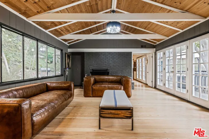 5228 Palm Drive, La Canada Flintridge, California 91011