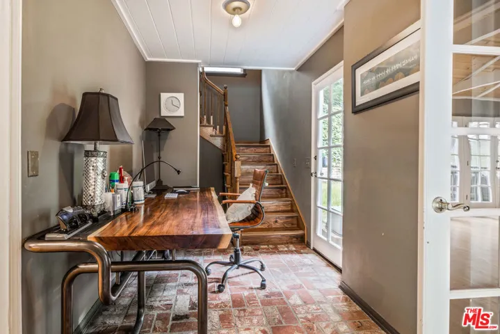 5228 Palm Drive, La Canada Flintridge, California 91011
