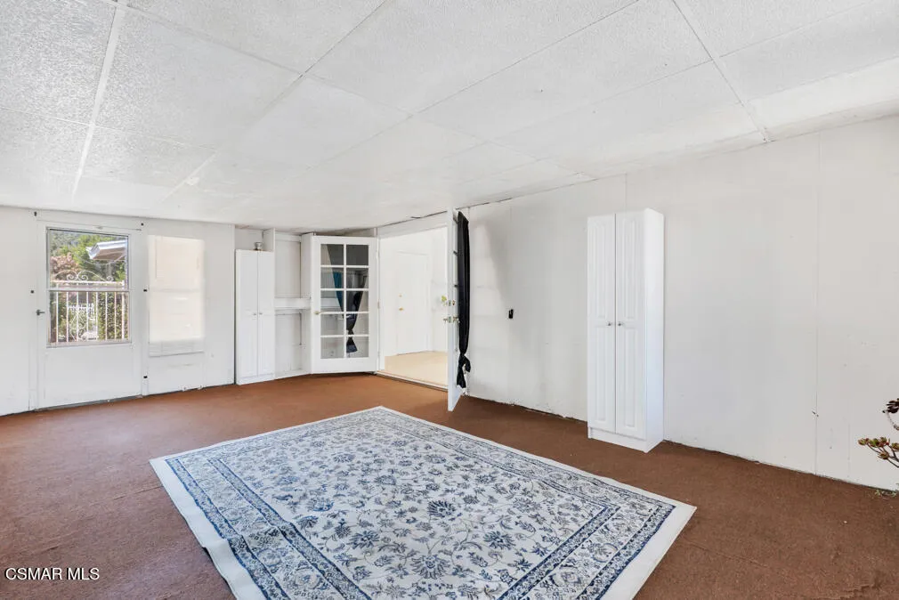 Flex Room/Enclosed Patio