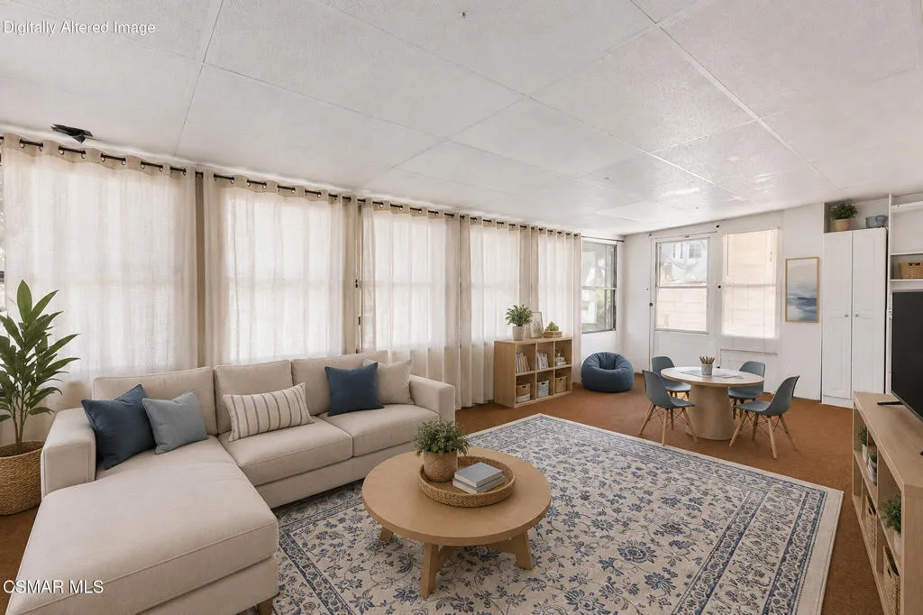 Flex Room/Enclosed Patio