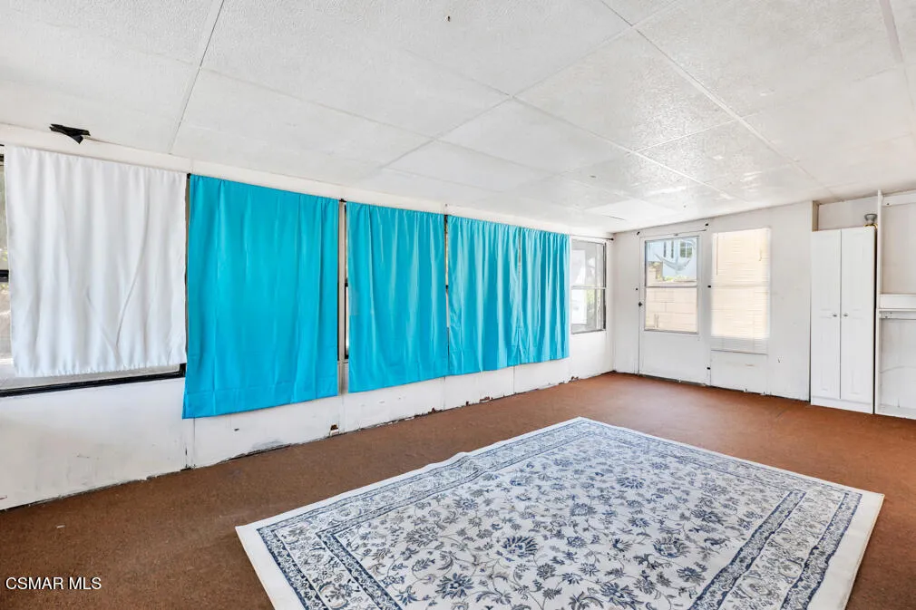 Flex Room/Enclosed Patio